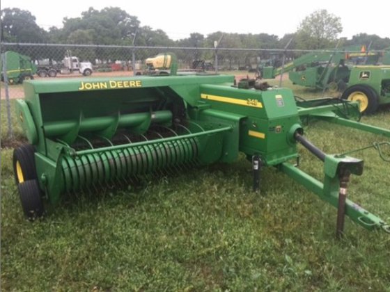 2004 John Deere 348 in