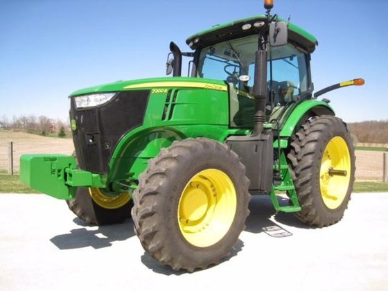 2012 John Deere 7200R in