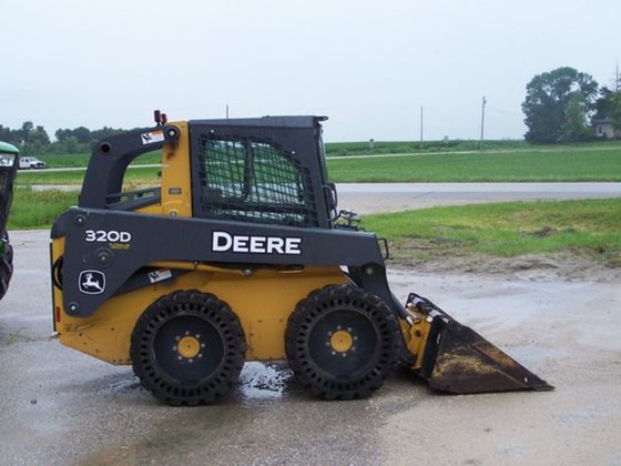 2011 John Deere 320D in