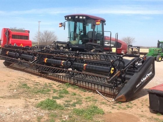 2008 MacDon Industries M200 in