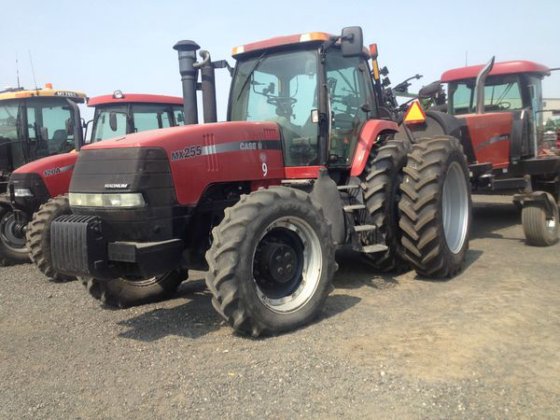 2004 Case IH MX255 in