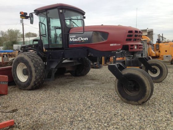 2008 MacDon Industries M200 in