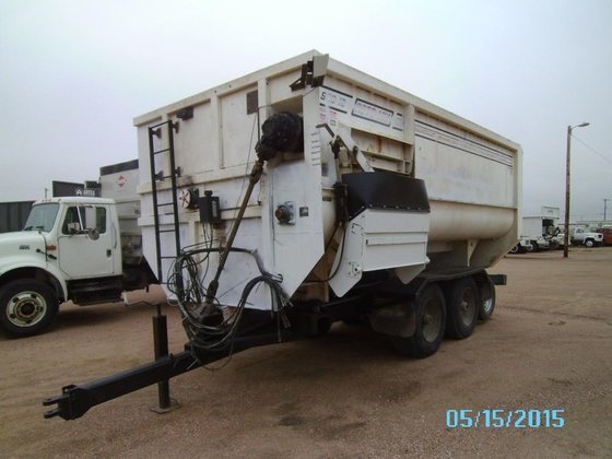 2000 RotoMix 900-18 in Pierce,