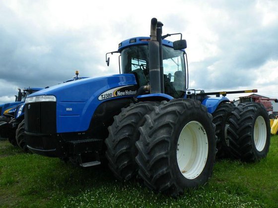 2006 New Holland TJ380 in