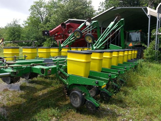 2000 John Deere 1770 in
