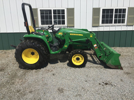2012 John Deere 3038E in