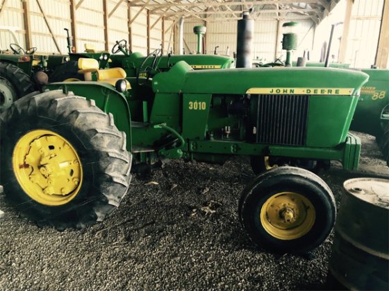 John Deere 3010 in Alexander,