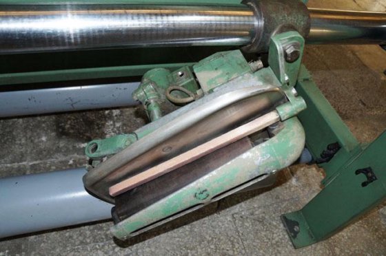 2001年サミット社製 布地ブラッシング用引き出し 電動式 2ブラシ付き