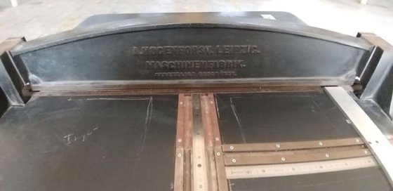 OMAV 手动断头台