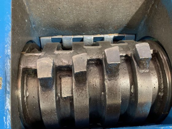 プラスチックおよび材料用リッピングミル