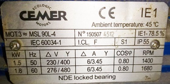 一套两个用于融化巧克力的容器