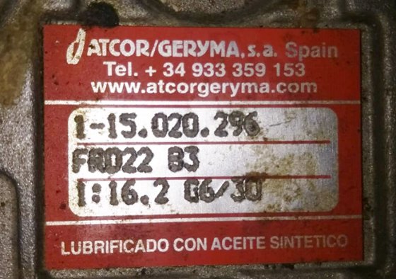 一套两个用于融化巧克力的容器