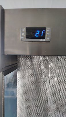 インフラコ冷蔵縦型ディスプレイ