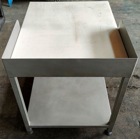 Edelstahltisch mit Arbeitsplatte
