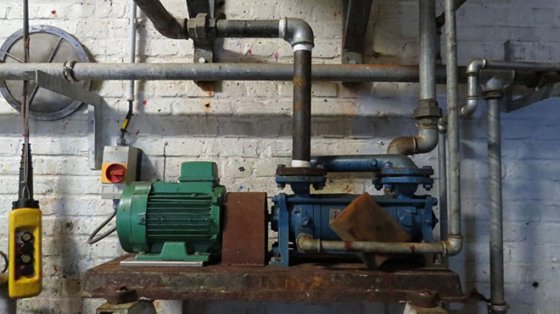 1986 年带升降系统的过滤器