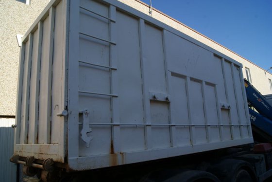 下水汚泥15m3用防水ケース。