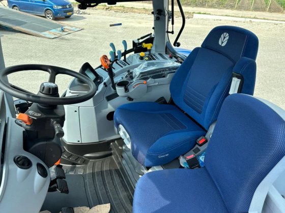 2025 New Holland T7.210 Range