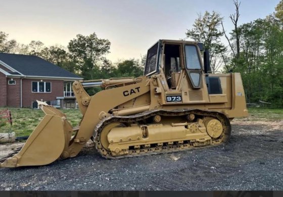 CATERPILLAR 973 CRAWLER LOADER in Newark, NJ, USA