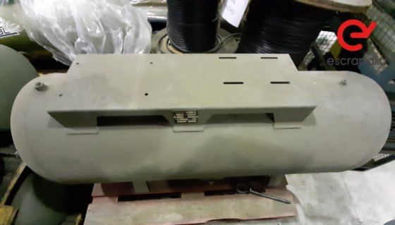 一批钢制储罐 - 300 升（水平）。