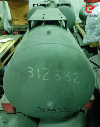 一批钢制储罐 - 300 升（水平）。