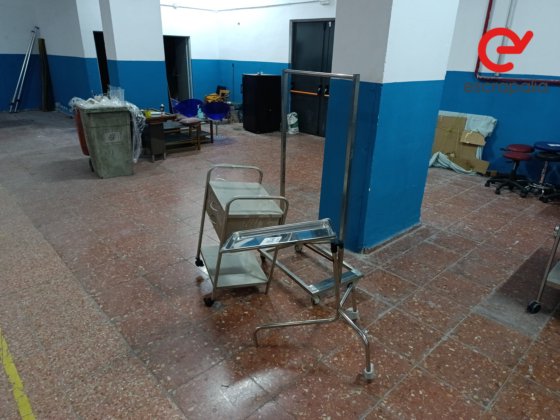 錆びついた不良品のステンレス鋼車台