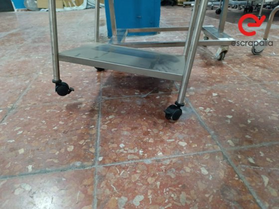 錆びついた不良品のステンレス鋼車台