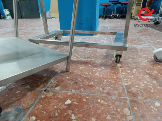 錆びついた不良品のステンレス鋼車台