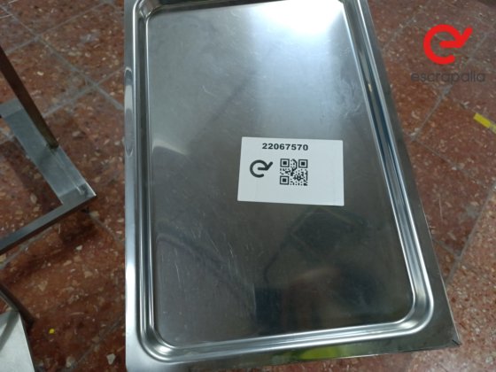 錆びついた不良品のステンレス鋼車台