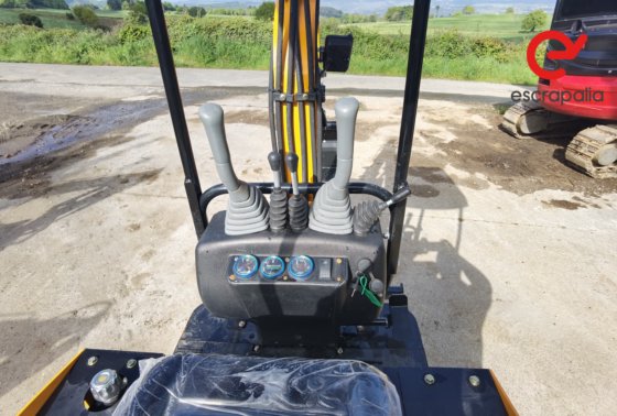 柴油旋挖机 1000kg（新）