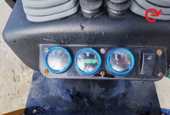 柴油旋挖机 1000kg（新）