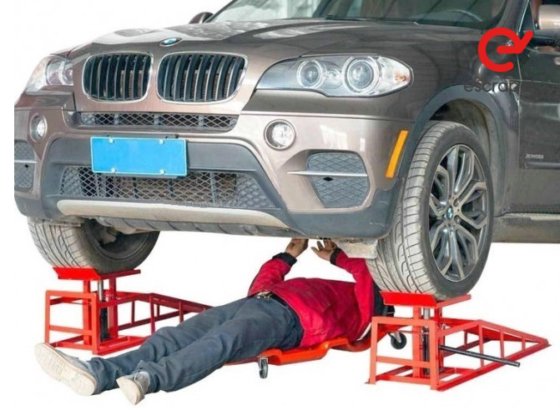 2 个带液压升降装置的金属坡道，用于汽车维修（新）