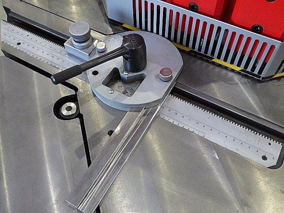 2015 アマダ CSHW-220