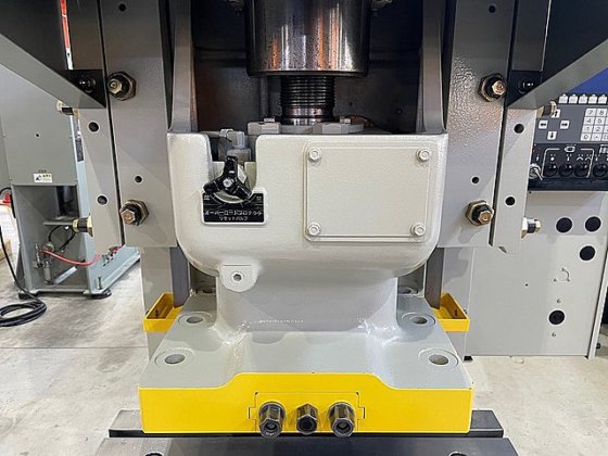 2002 コマツ H1F45