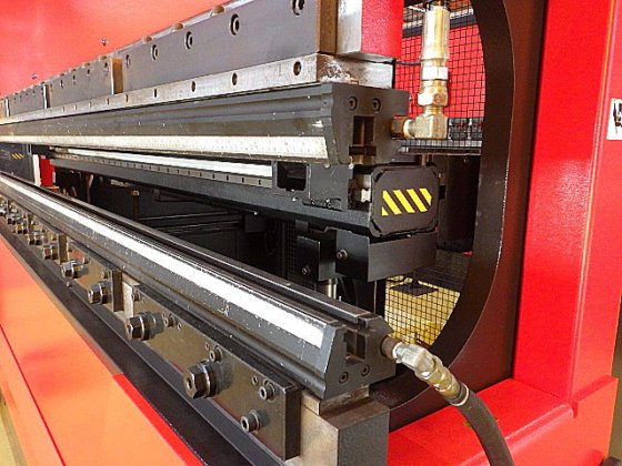 2012 アマダ HDS-8025NT