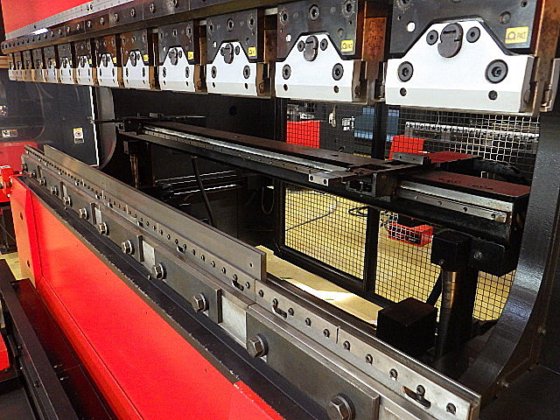 2009 アマダ HDS-8025NT