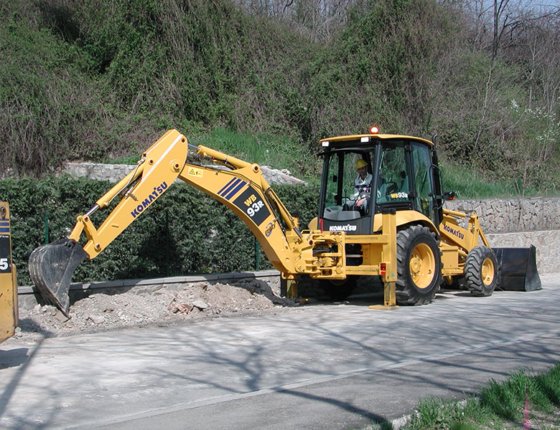 Komatsu WB93R-5