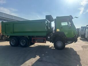 新型HOWOダンプトラック