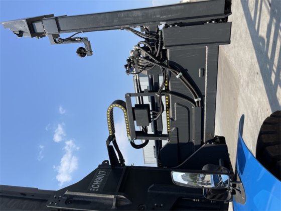 ECH80E Electric Empty Container Handler