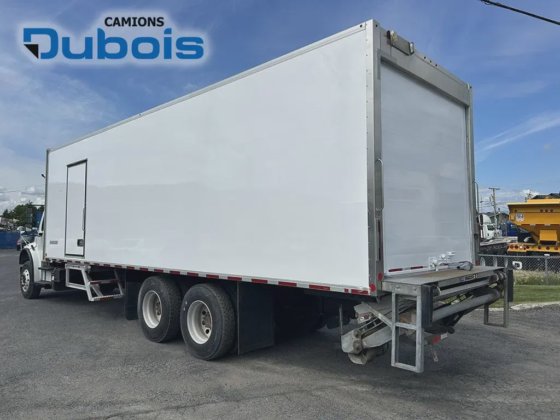 2018 Freightliner M2-106