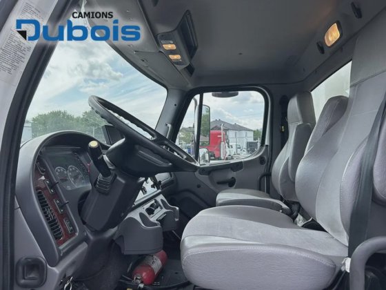 2018 Freightliner M2-106