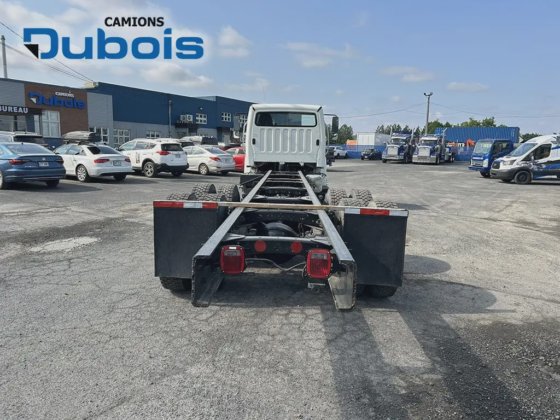 2017 Freightliner M2-106