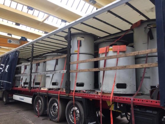 KUKA ロボット台座