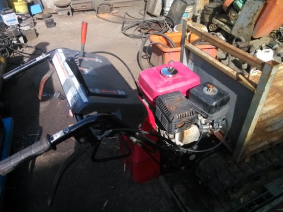 【供參考】HYDROSTATIC HYDROSTATIC 履帶搬運車