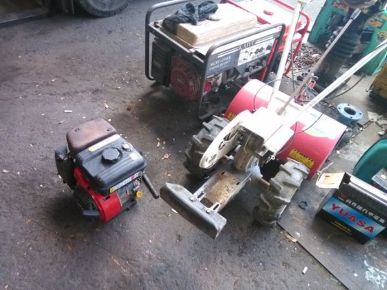 小型耕耘機 迷你中耕機 翻土機 引擎維修