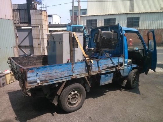 在屏東內埔的許老闆,在我們這邊找到了他所需求使用的IWATA空壓機搭載乾燥機及SUZUKI代步車。