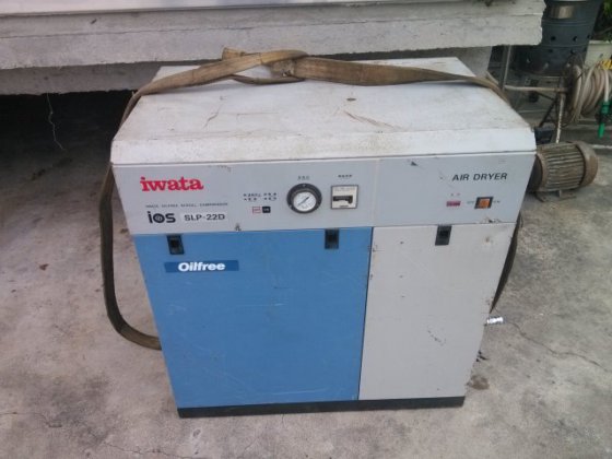 在屏東內埔的許老闆,在我們這邊找到了他所需求使用的IWATA空壓機搭載乾燥機及SUZUKI代步車。