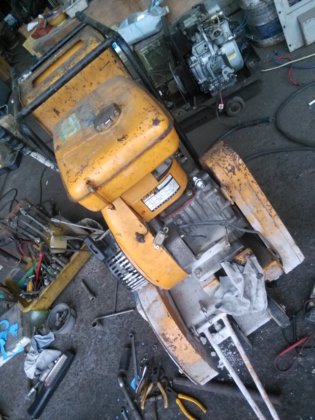 割路機引擎維修