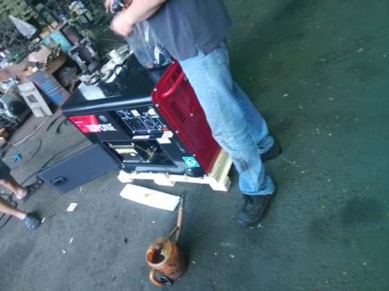 在屏東內埔的林老闆，因廟會的舞台車而有使用發電機的需求。