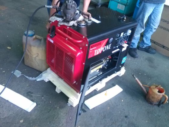 在屏東內埔的林老闆，因廟會的舞台車而有使用發電機的需求。