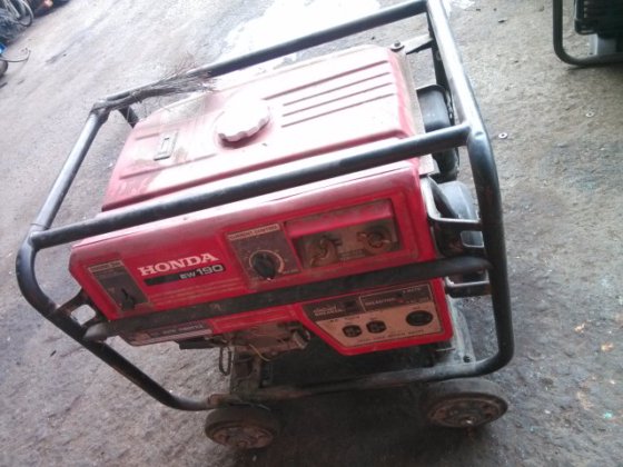 來自苗栗的蔣老闆，只要有工程就往哪工作。